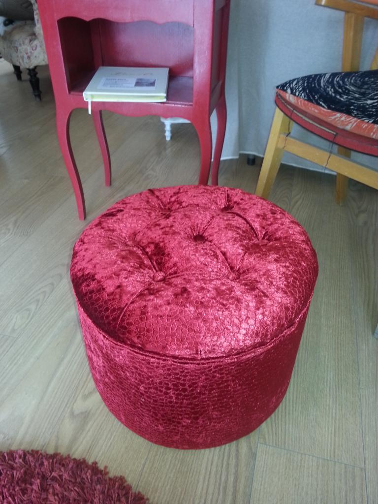 Tabouret avec Tissus Rhino rouge collection Fauna