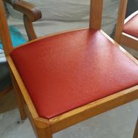 Série de chaises couverte de tissus enduit Carlucci