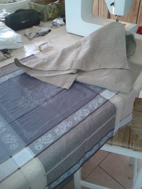 Confection des housses de Coussin en cours...