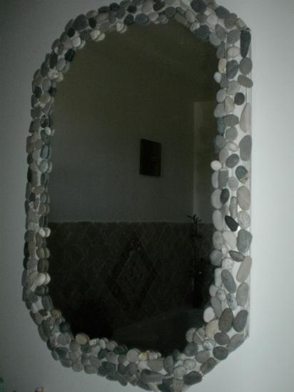 Miroir salle de bain en galets. vendu