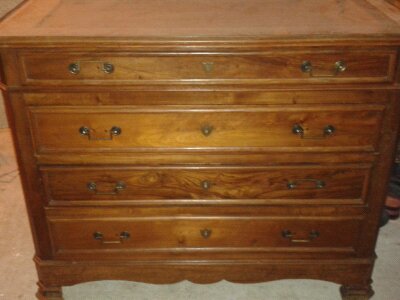 Ancienne Commode. Avant.